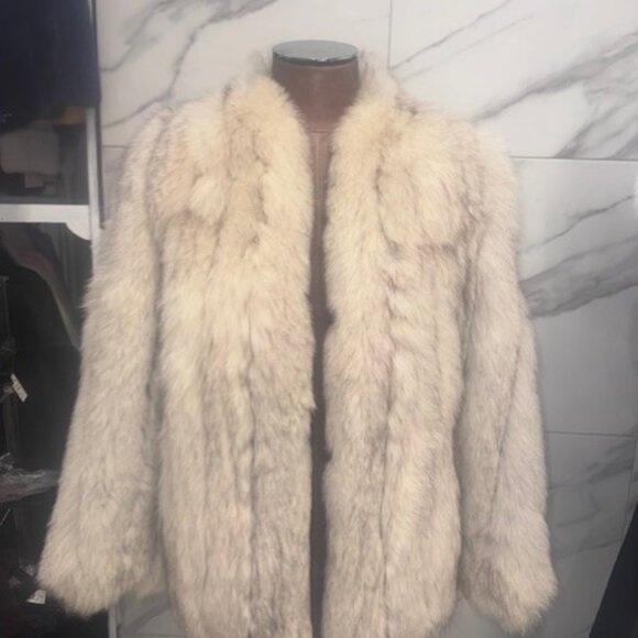 SILVER FOX  FUR COAT. - Picture 3 of 4